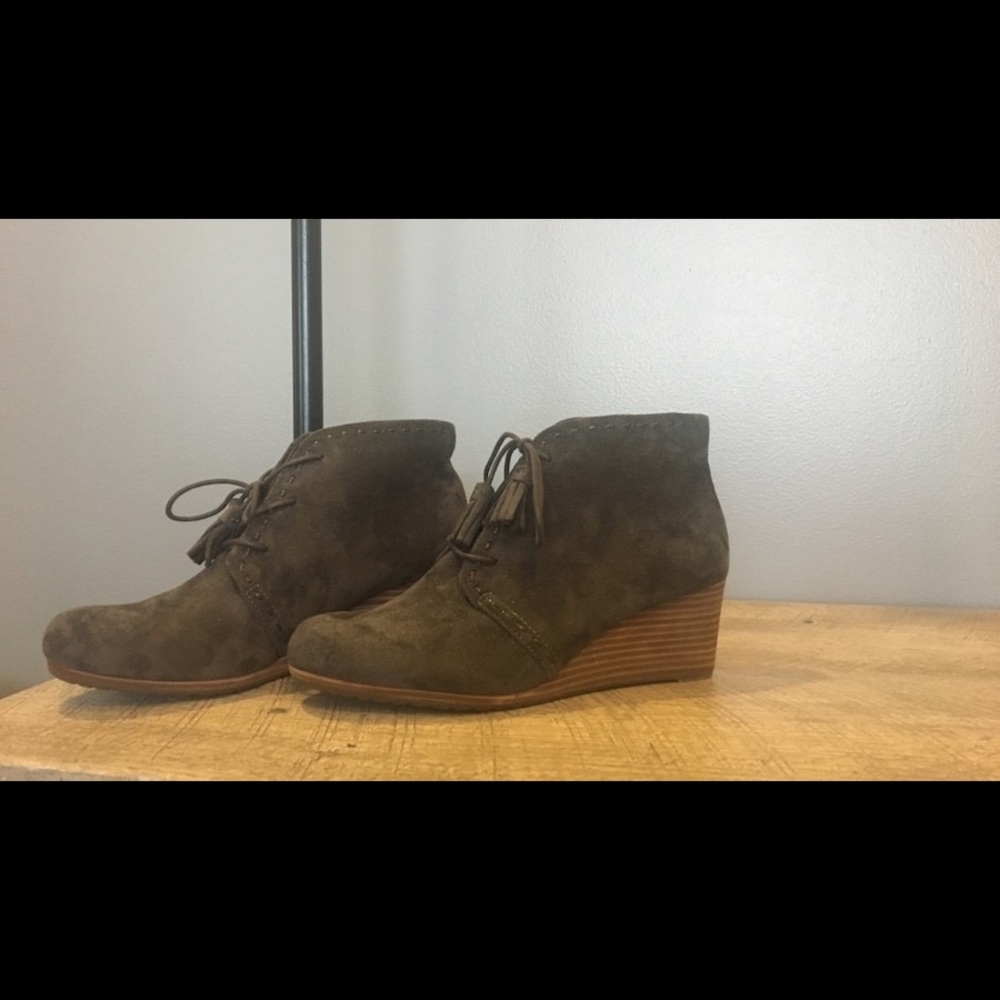 Dr. Scholl's grey suede wedge booties